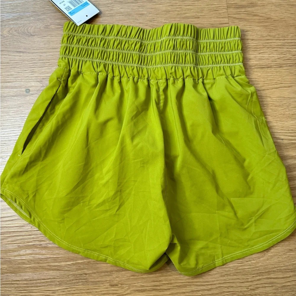 Nike One
Women's Dri-FIT Ultra High-Waisted 3" Brief-Lined Shorts - Picture 5 of 5